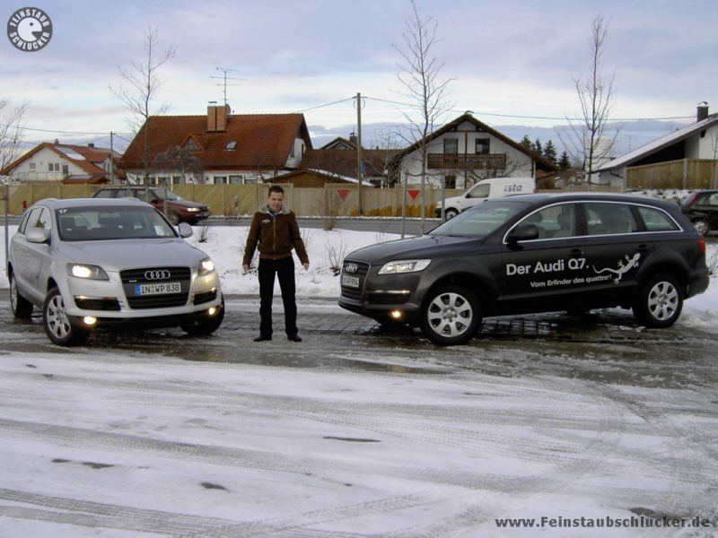 Alex zwischen zwei Audi Q7