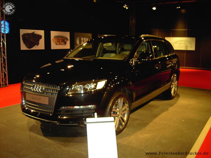 Audi Q7 in der Lounge - Front