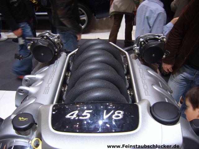 Porsche Cayenne - Motor oben